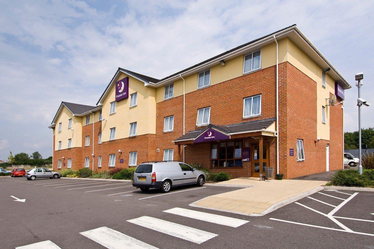 Premier Inn Swindon Central Exterior foto